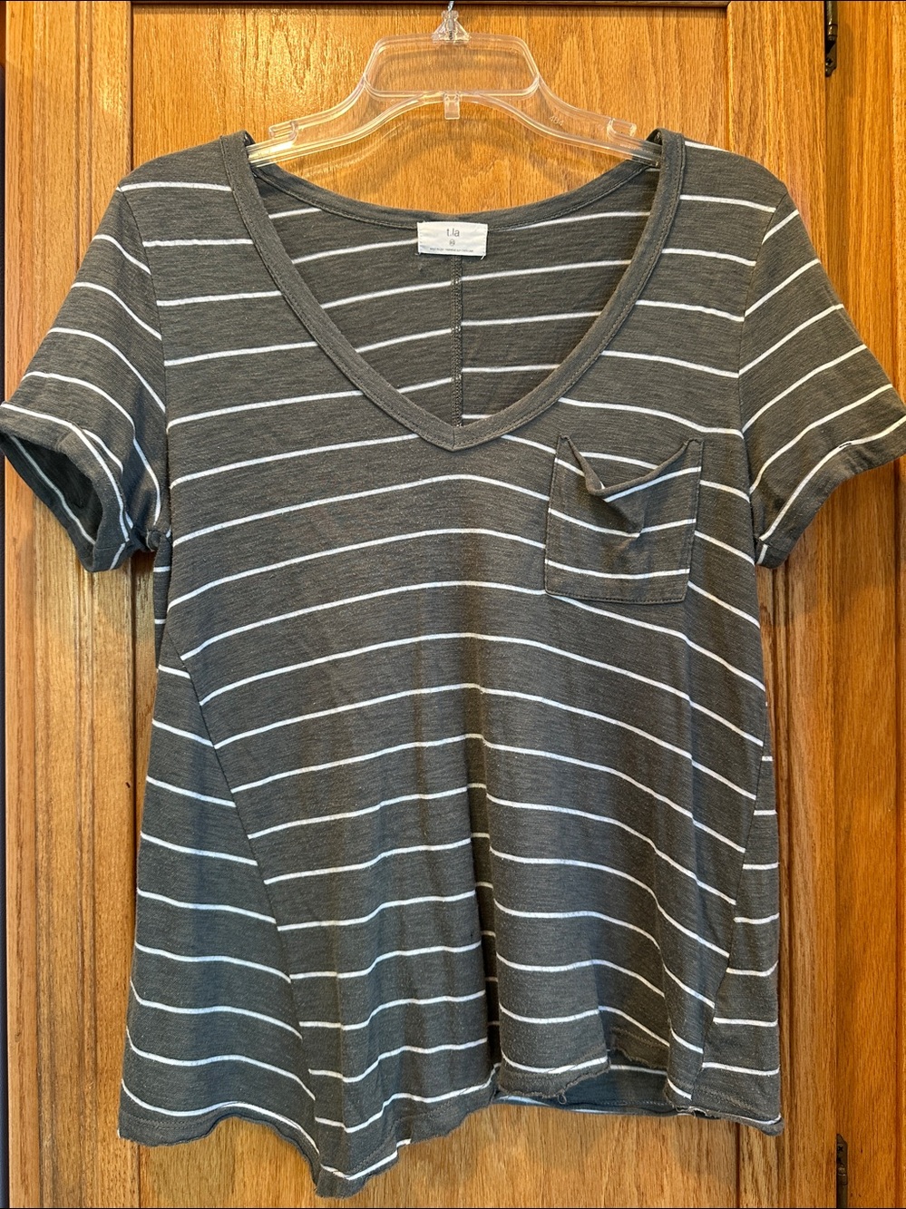 Anthropologie t.la Casual V Neck Striped Tee Shirt in Gray & White Size XS